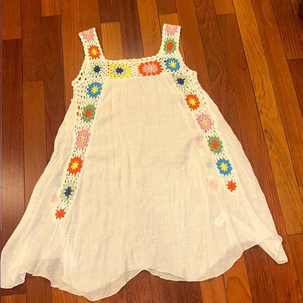 Elan White Crochet Floral beach cover size medium